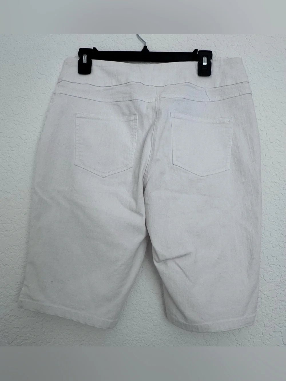 Ruby Rd. White Knee-Length Bermuda Shorts Women